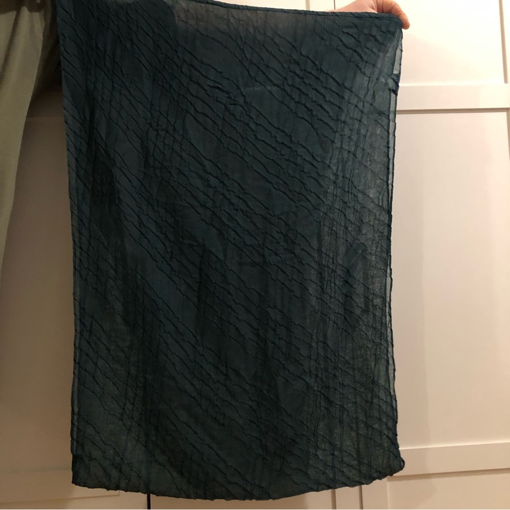 3/$20 RICKIโs Green Infinity Scarf - Picture 2 of 4